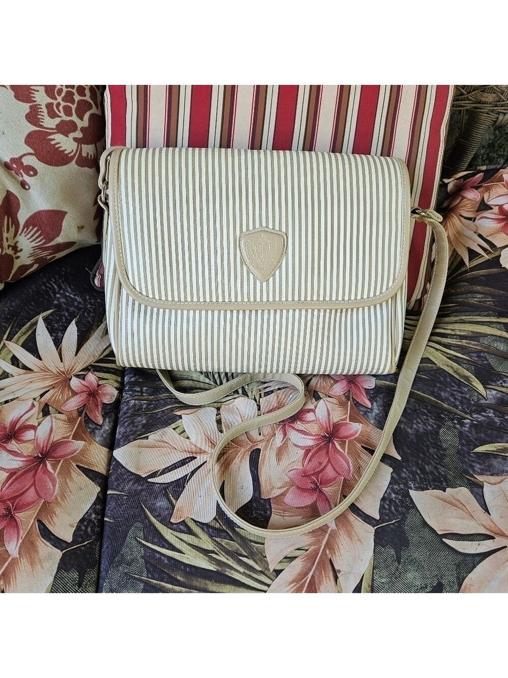 Gitano 90s White and Tan Striped Shoulder/Crossbody Bag